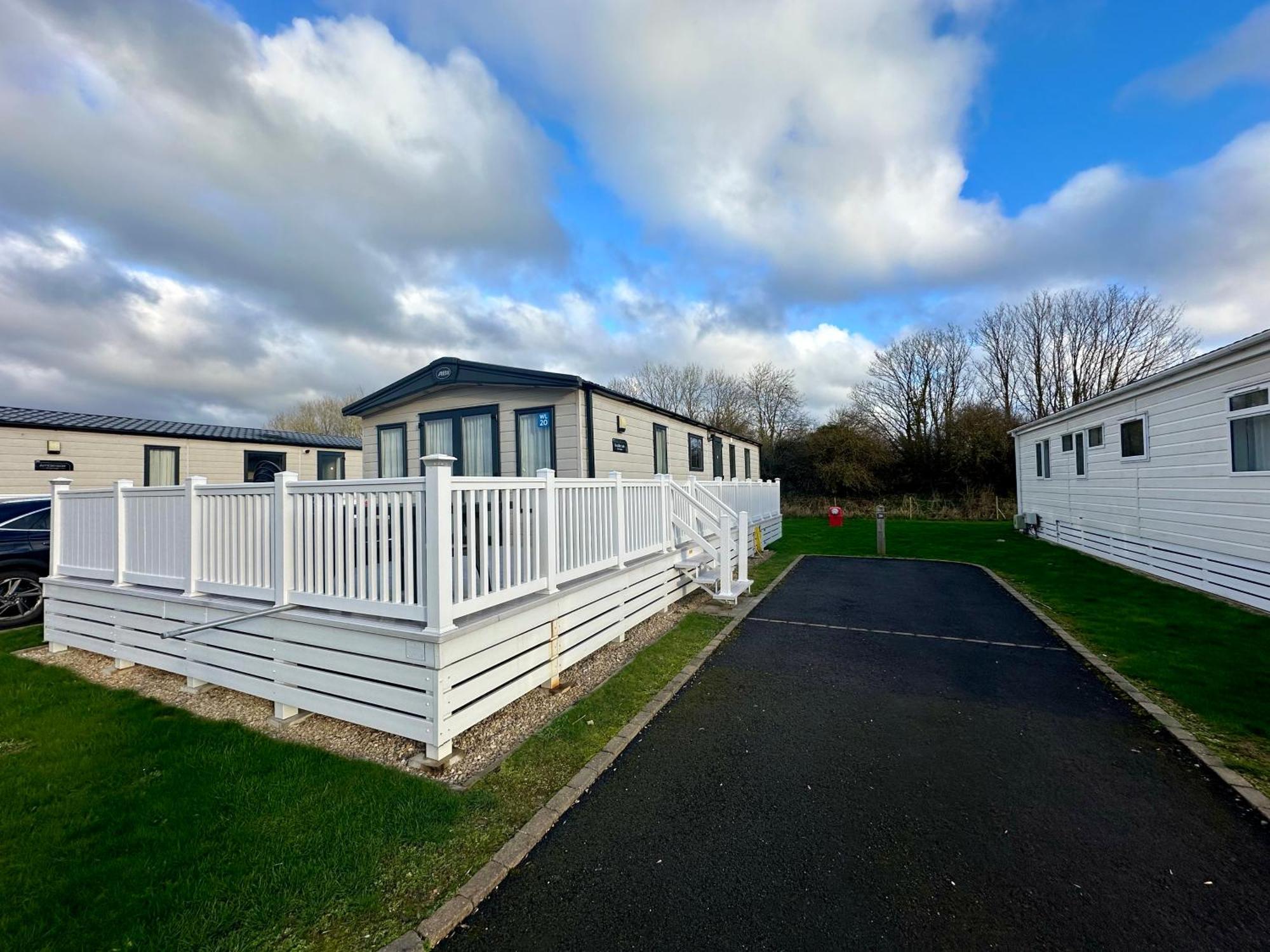 The Boat House, Hot Tub Lodge South Cerney Exteriér fotografie